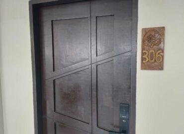 Deluxe Triple Room Door